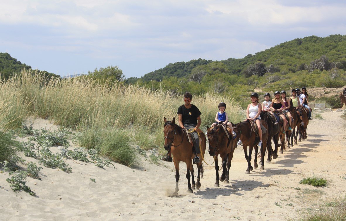 Reiten auf den Wegen zum Strand