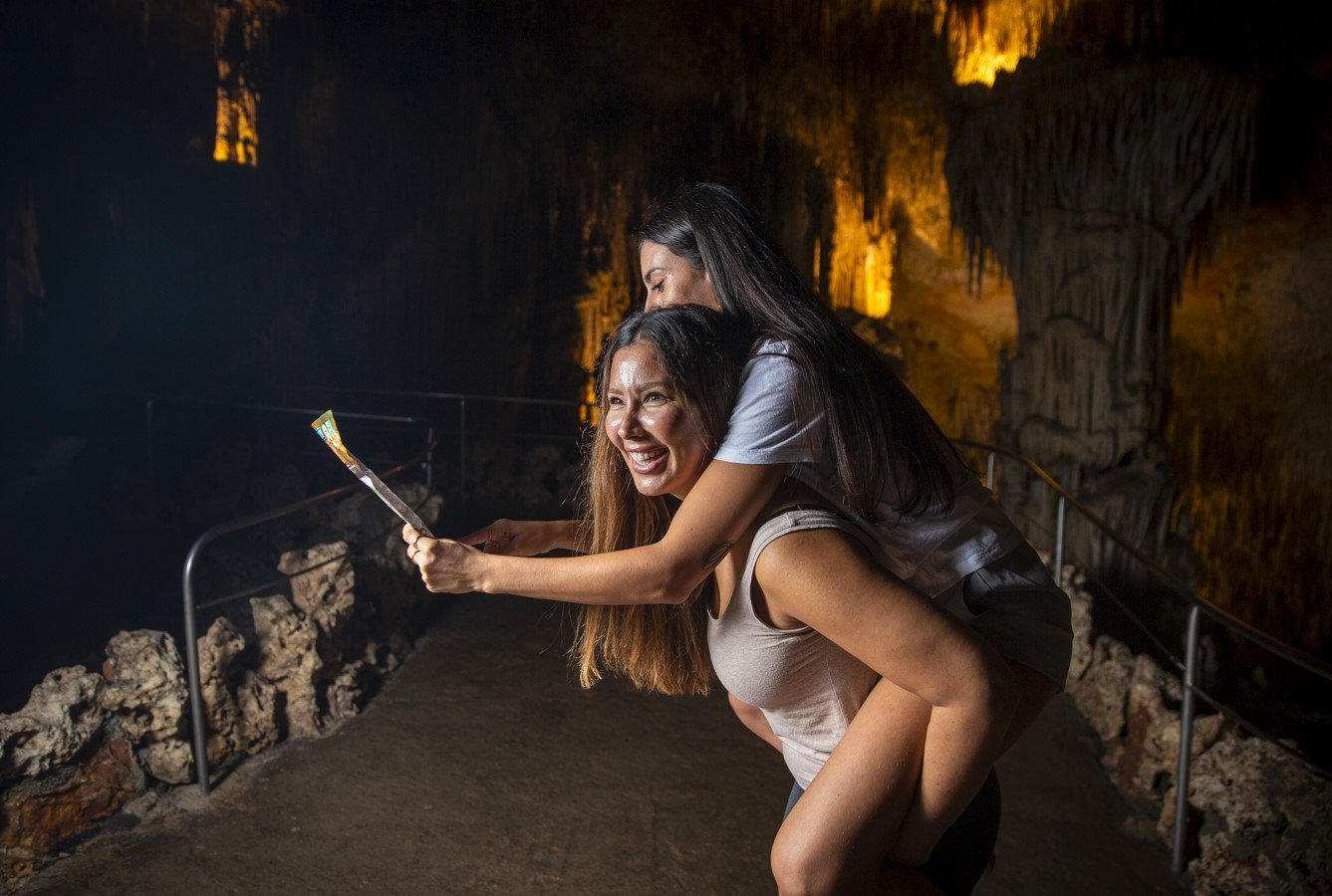 Stalagmiten und Stalagtiten