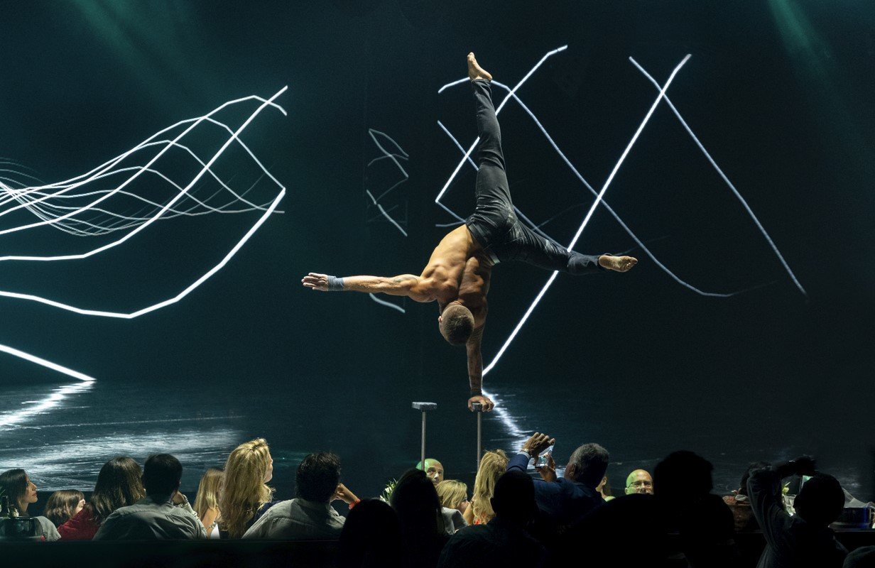 Exhibit_Official_pair-Tänzer Wasser neue Show son amar