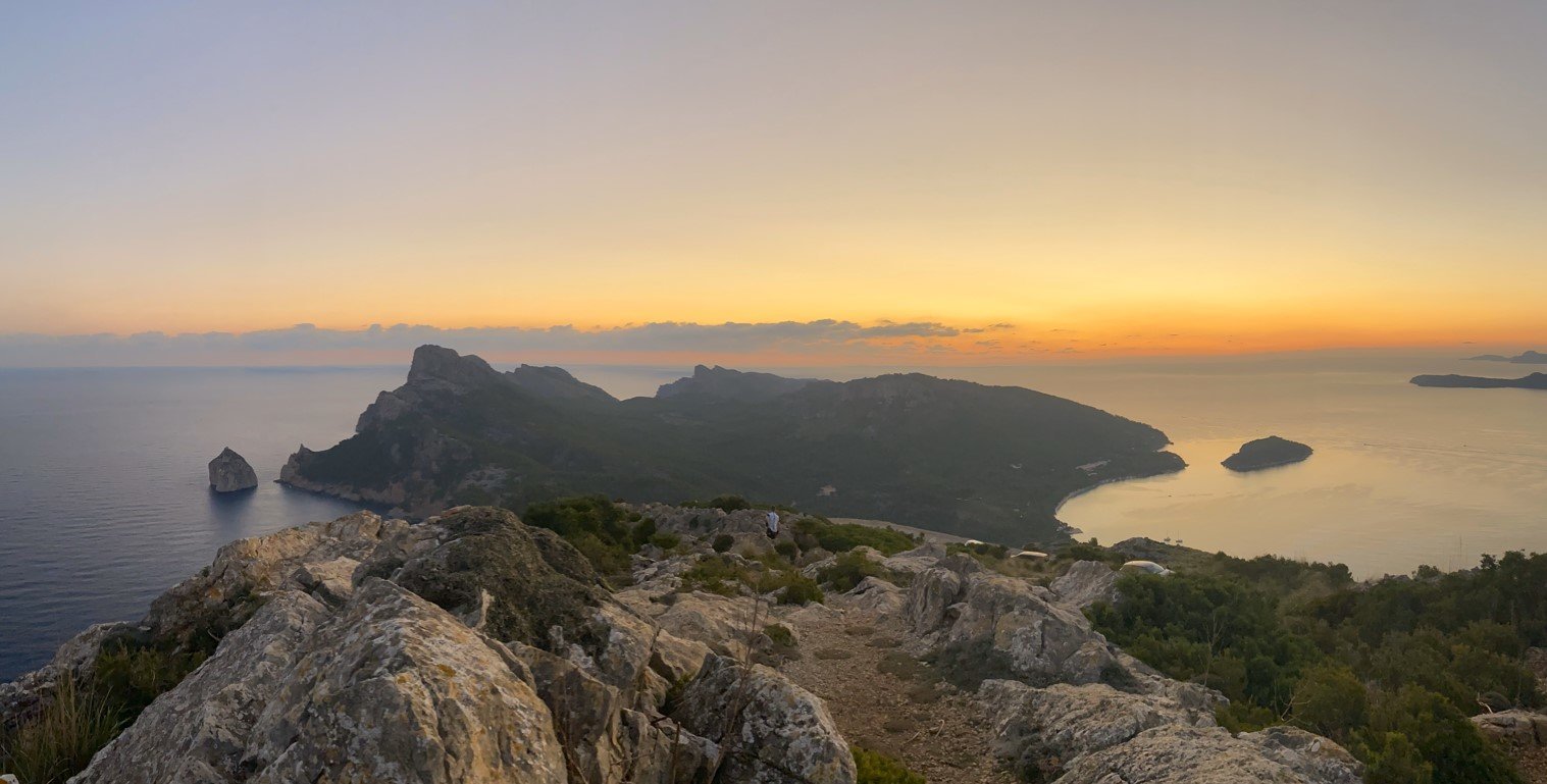 Panoramablick auf den Sonnenaufgang