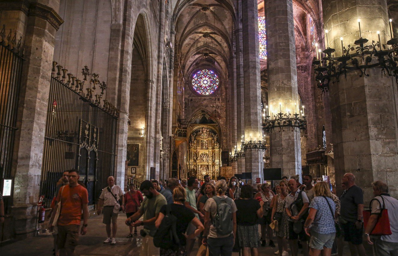 inside Palma Cathedral: Barcelo Chappel