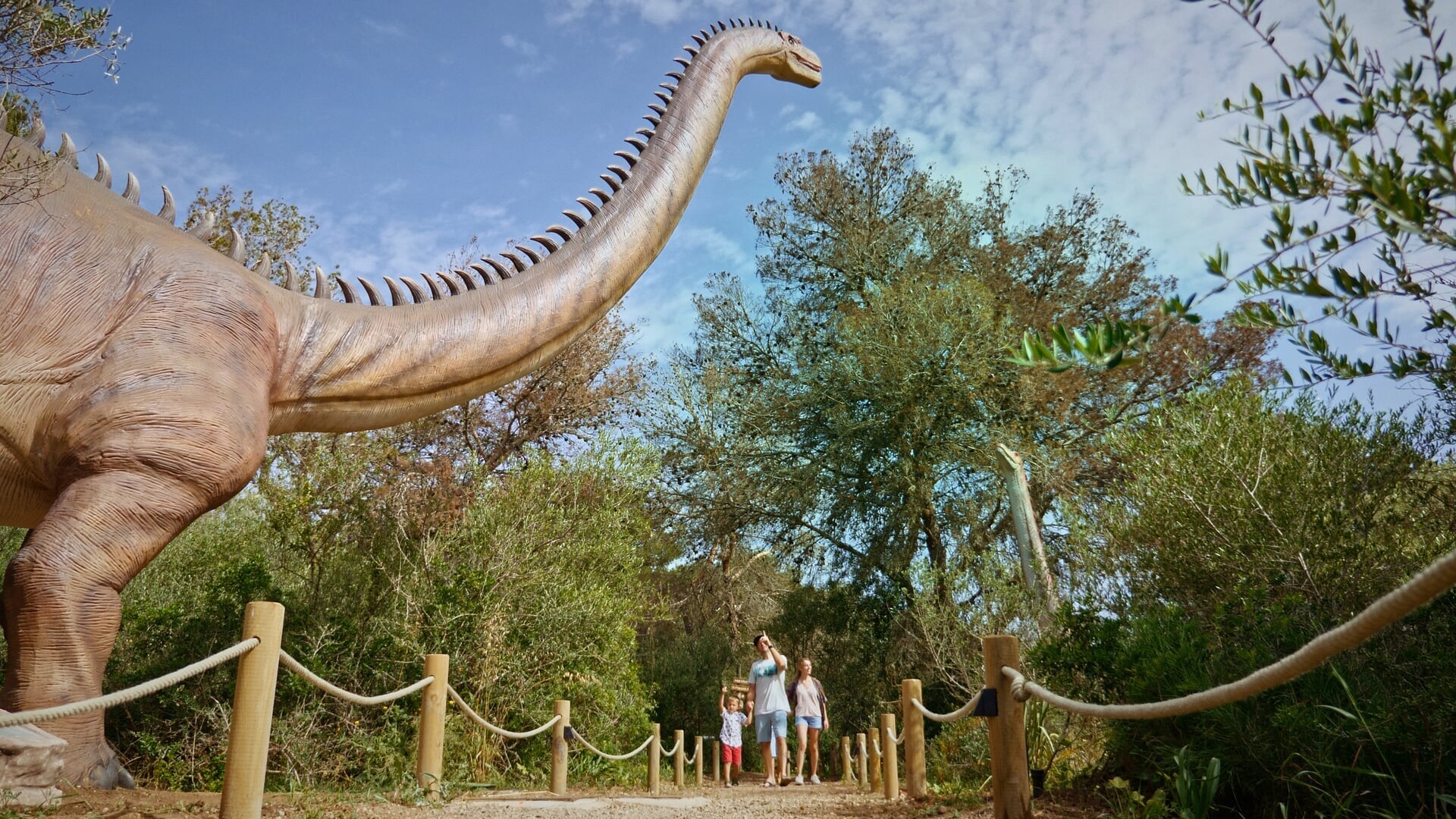 big dino inside dinosaurland