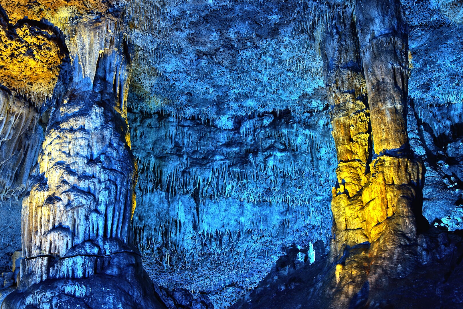 blue rocks inside the Hams caves