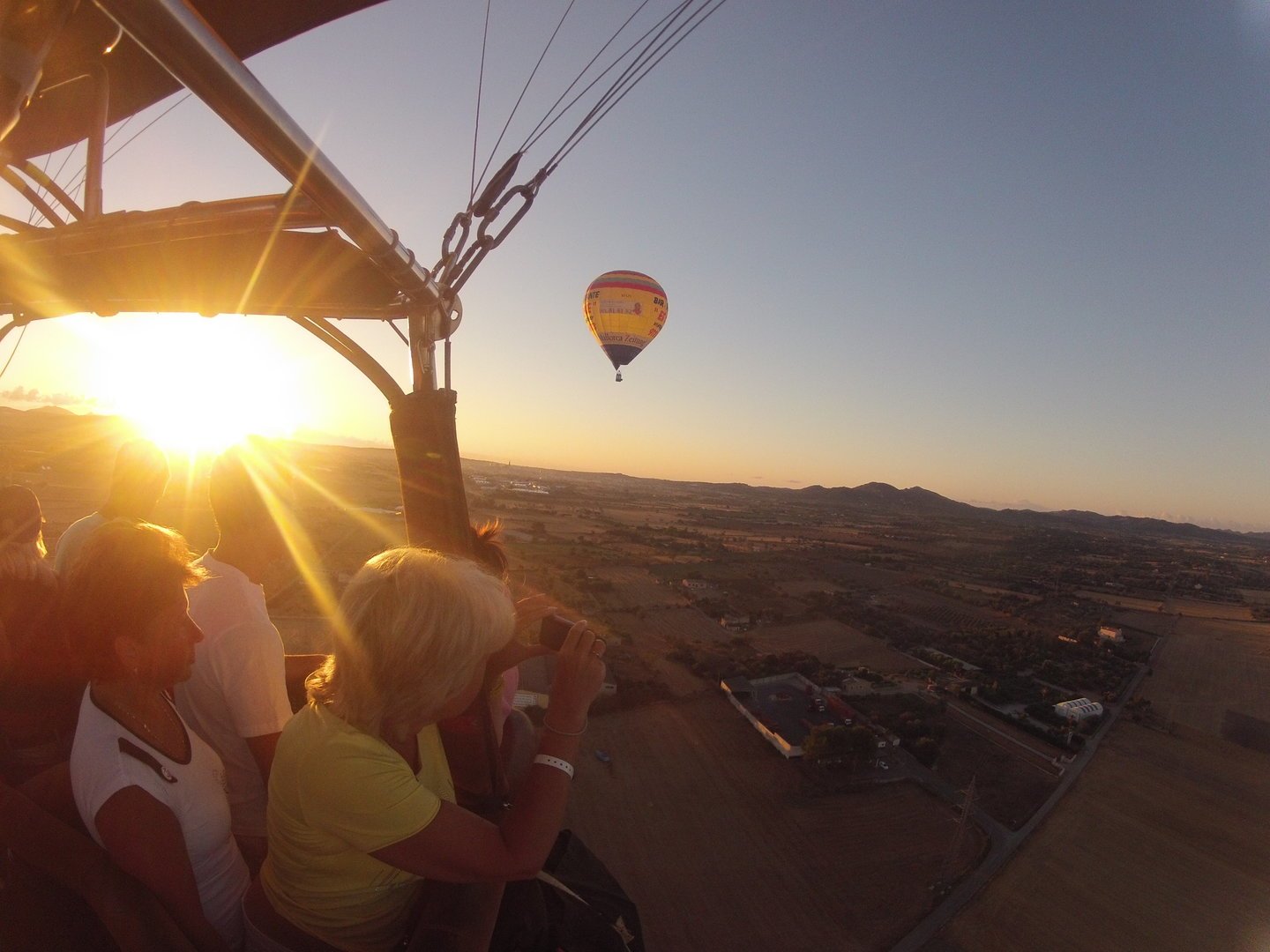 Hot air balloon drive with breakfast