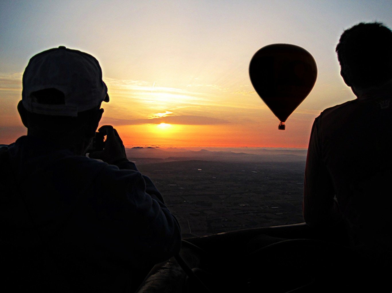 see the sunrise from the balloon