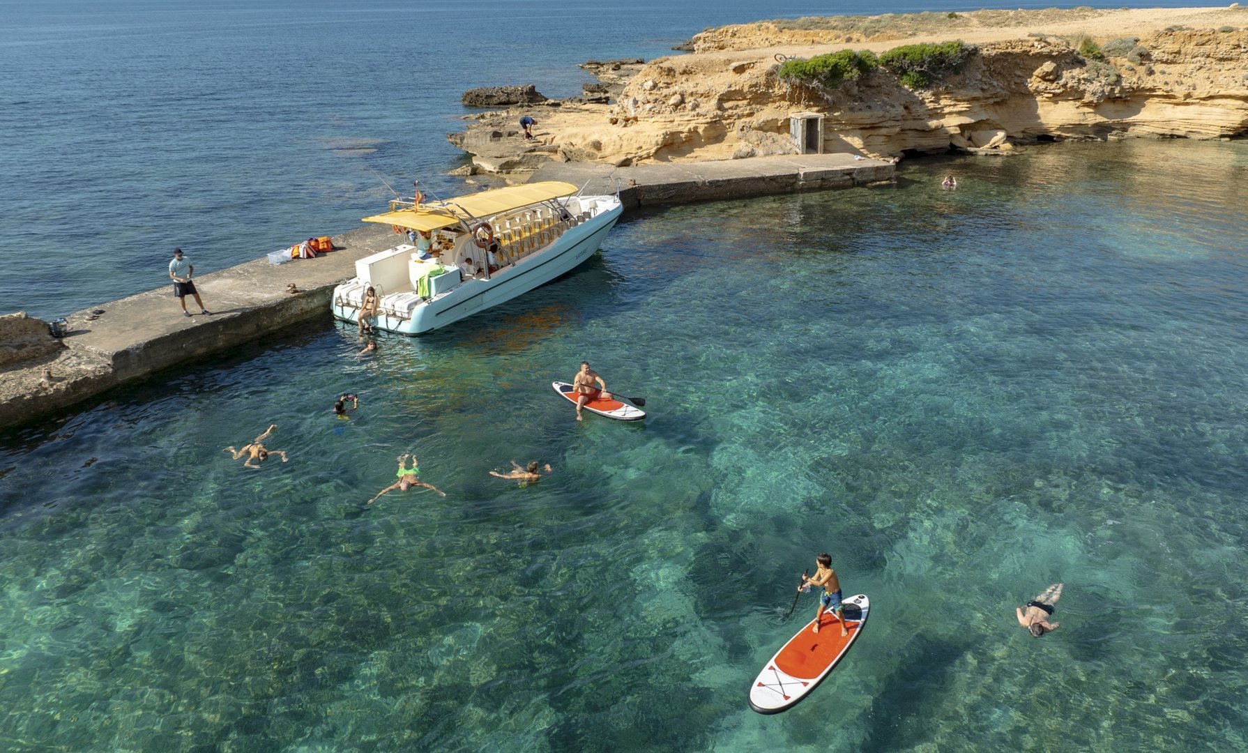 time for swimming and skorkeling