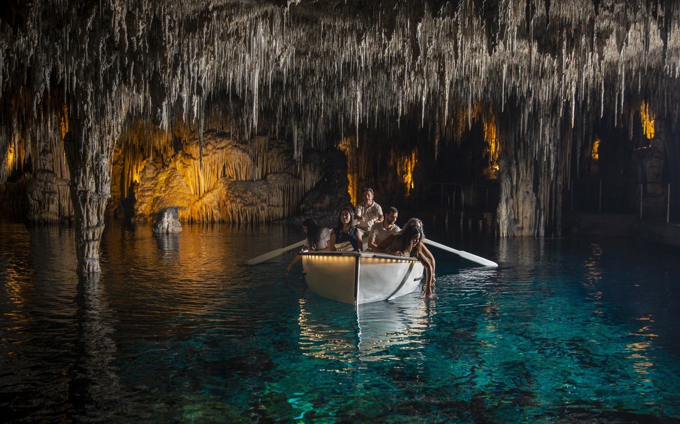 lago martel cuevas drach
